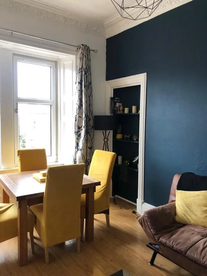 Lovely 2 Bedroom Apartment Close To City Centre Edinburgh