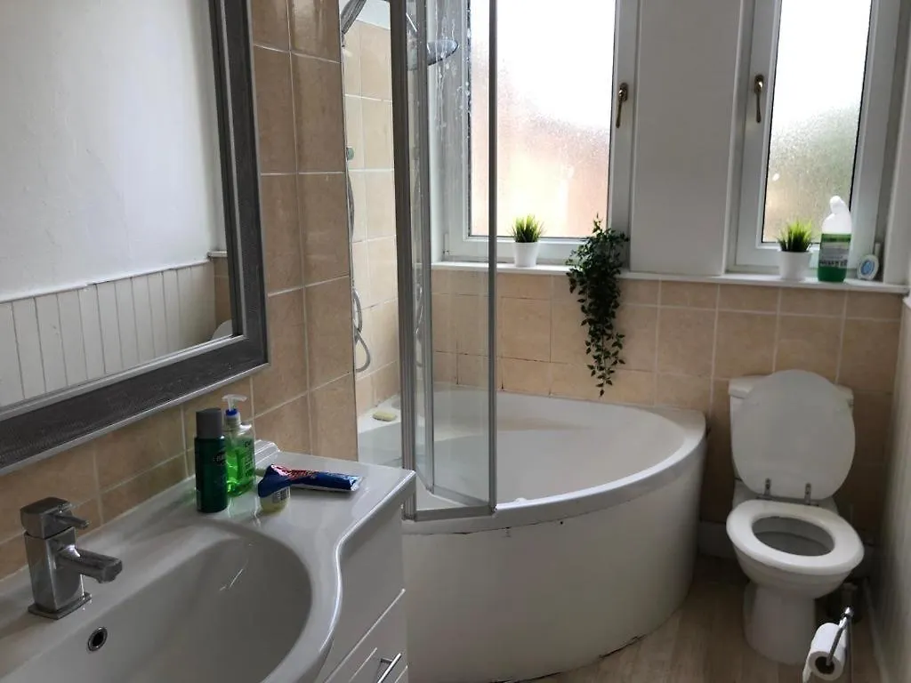 Lovely 2 Bedroom Apartment Close To City Centre Edinburgh