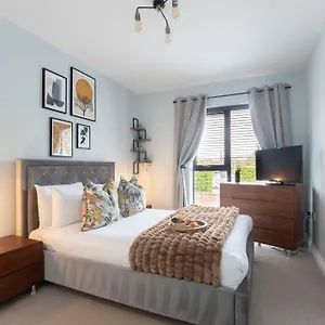 Elliot Oliver - Stylish 2 Bedroom With Parking In The Docks , Gloucester United Kingdom